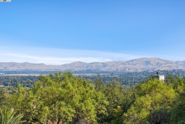 Building Photo - 5630 Highcrest Ct