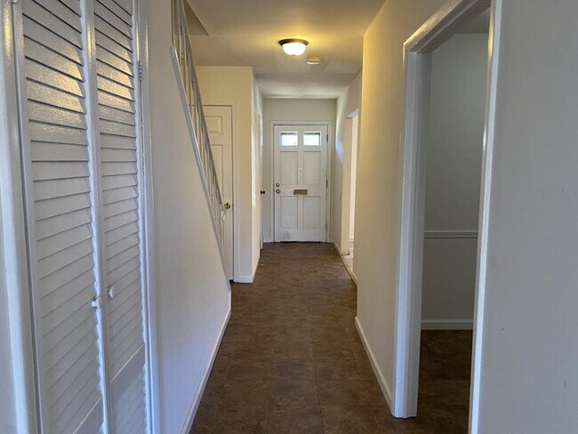 Foto del edificio - 215 East Ct