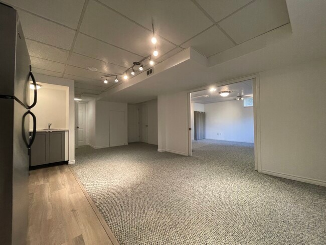 Building Photo - 989 Mountcastle Cres