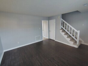 Building Photo - 16 Duiguid Dr