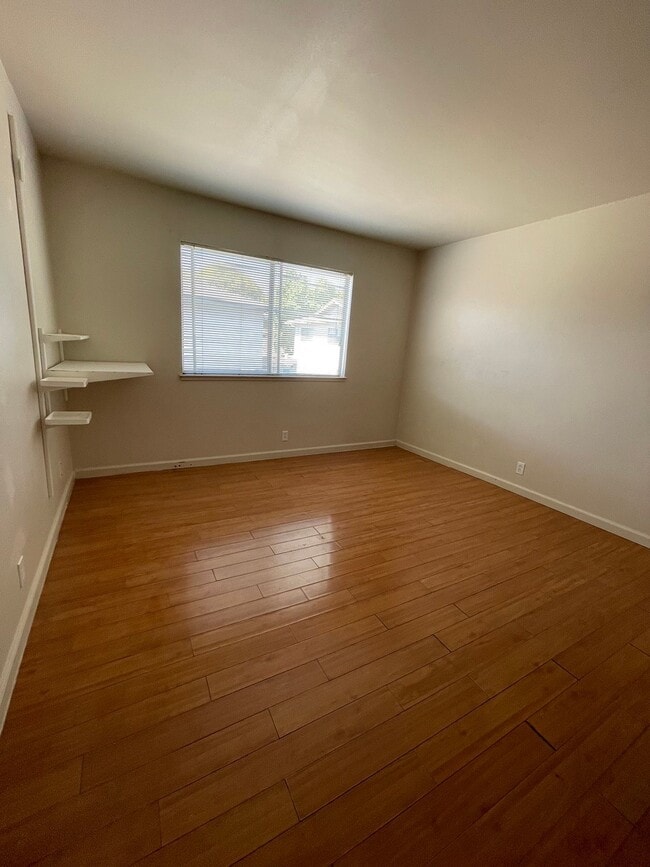 bed room 1 - 872 Gallatin Dr