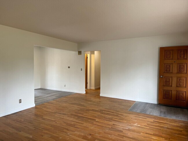 Building Photo - Beautiful 3 bedroom 1.5 bath house with a ...