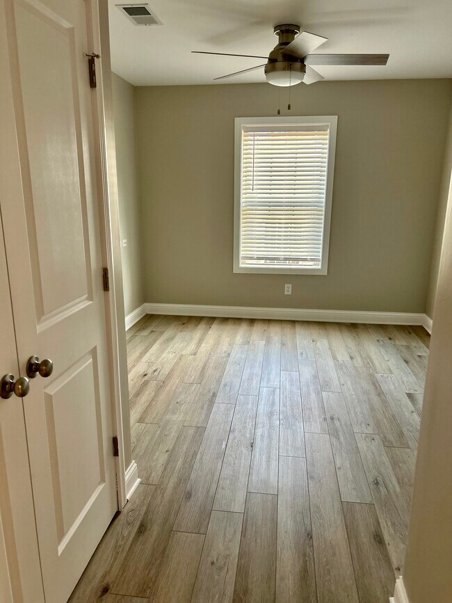 Interior de 2 habitaciones - Fairway Lane Apartments