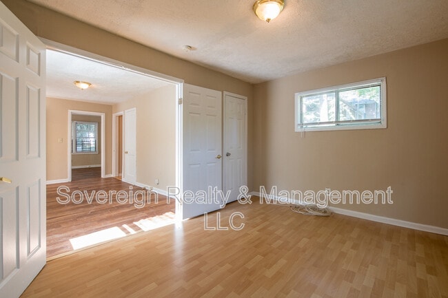 Foto del edificio - 1801 Oakmont Dr NW