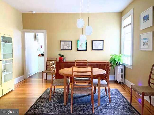 Foto del edificio - 1228 W 37th St