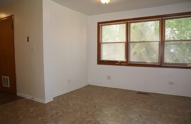 Foto del edificio - 10318 S Prospect Ave