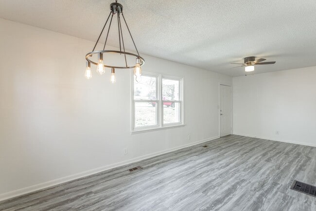 Building Photo - 7725 Hansley Dr