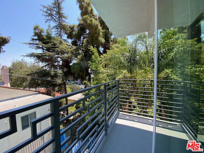 Foto del edificio - 1920 Hillcrest Rd