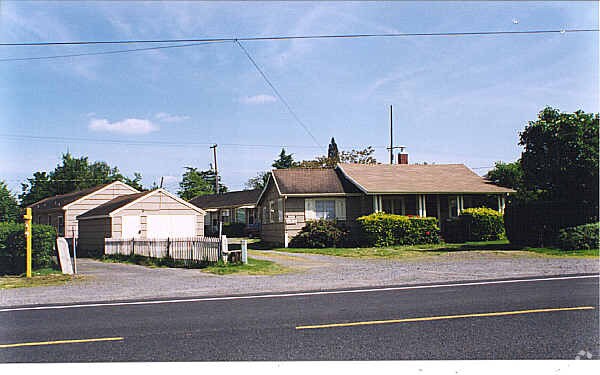 Building Photo - 4562 NE Cully Blvd