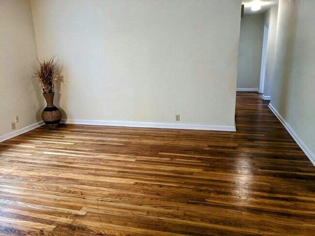 Building Photo - 5928 Belmont Ave