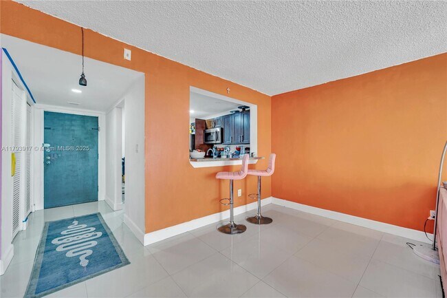 Foto del edificio - 488 NW 165th St