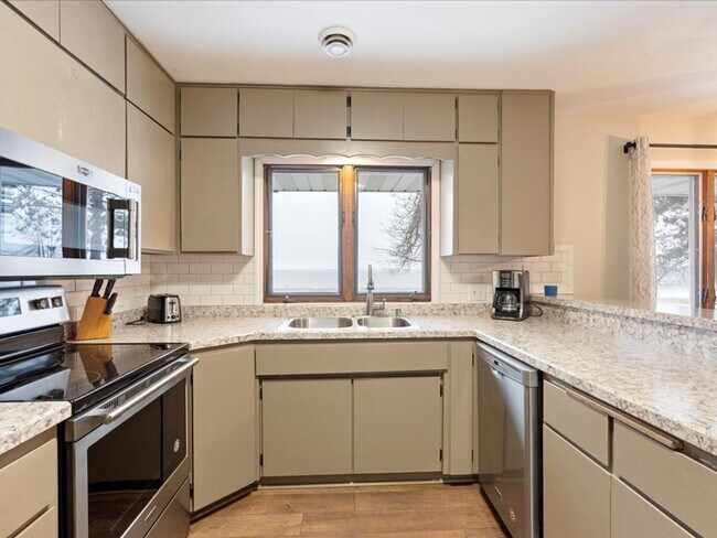 Foto del edificio - 3 Bedroom House on Mille Lacs Lake - All Utilities Included in Rent