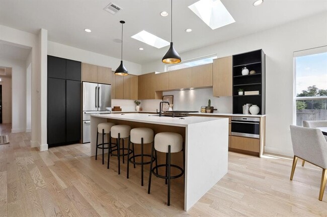 Building Photo - 4025 Lazy River Bend