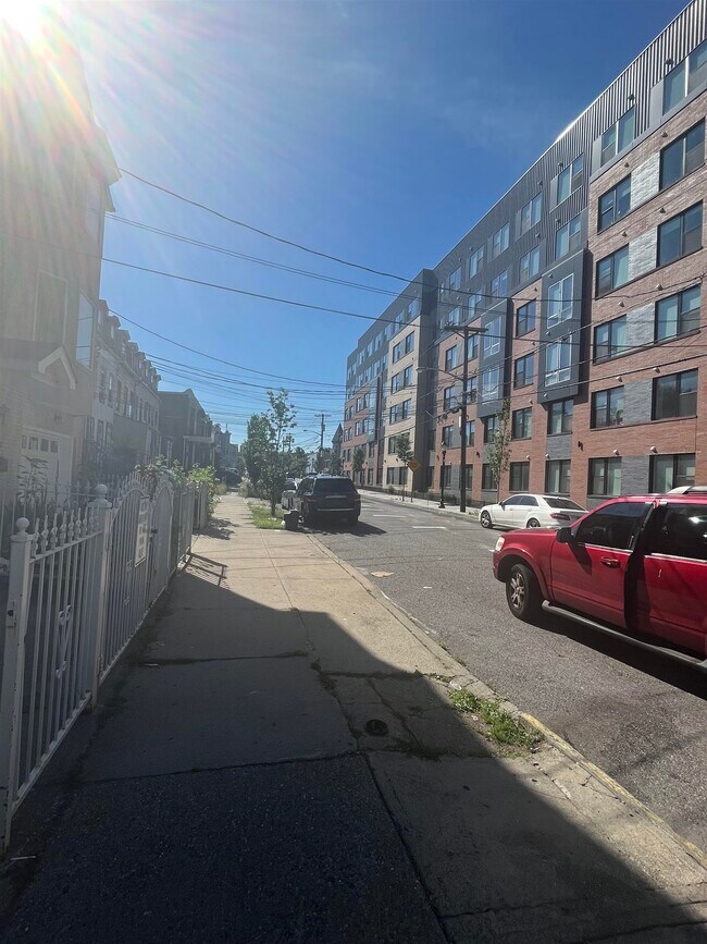 38 Yale Ave, Jersey City, NJ 07304 Condo for Rent in Jersey City, NJ