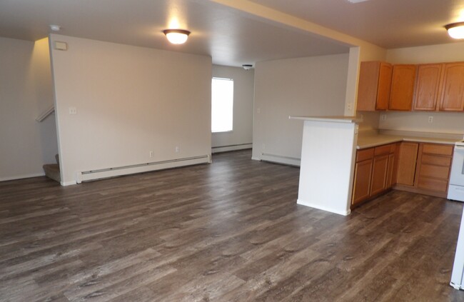 Building Photo - 3137 Perkins Dr