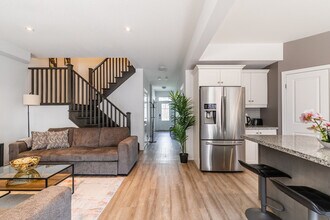 Building Photo - 114 Shoreview Pl