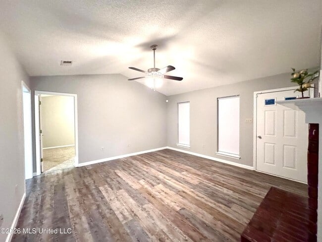 Building Photo - 6918 Amanda Dr N