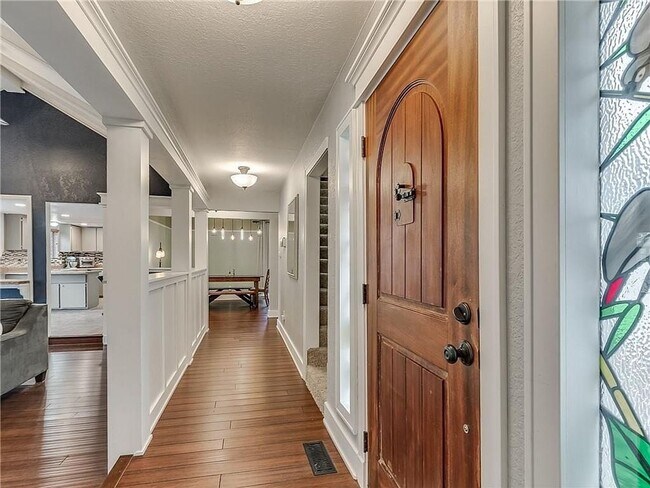 Building Photo - PRELEASING (3) Bed/(2) Bath Recent Remod in East Norman Early June!