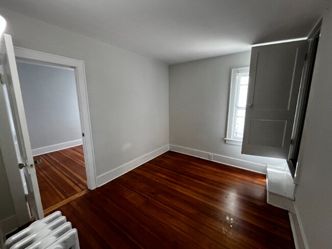 Building Photo - 823 Curry Rd