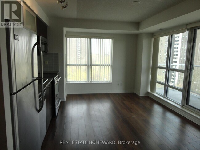 Photo du bâtiment - 2015 Sheppard Ave E