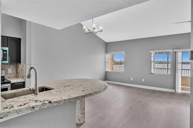 Foto del edificio - 2811 N Oakland Forest Dr