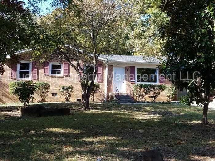 Primary Photo - 1001 Swan Ln