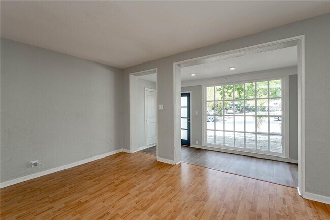 Foto del edificio - 807 W 12th St