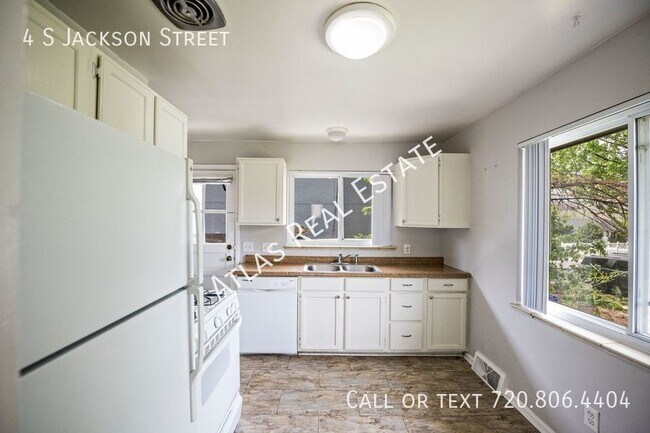 Building Photo - Cherry Creek Duplex! 2 bed, 1 bath! SEE IT...