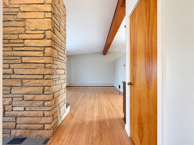 Building Photo - 409 Fairview St
