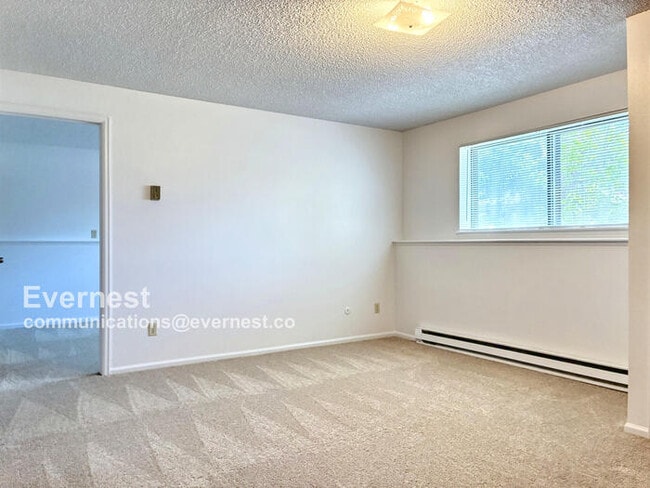 Building Photo - 836 Vanderbilt Ct