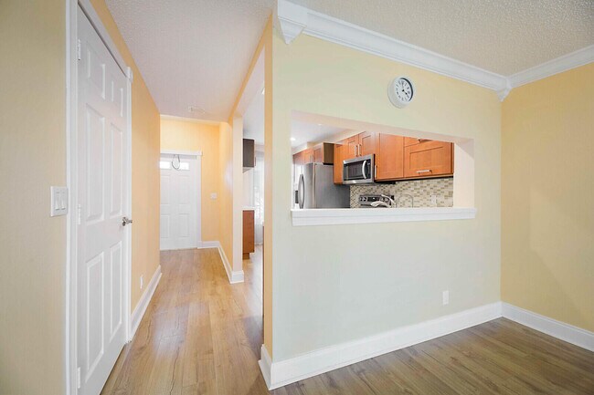 Building Photo - 8046 Sanibel Dr