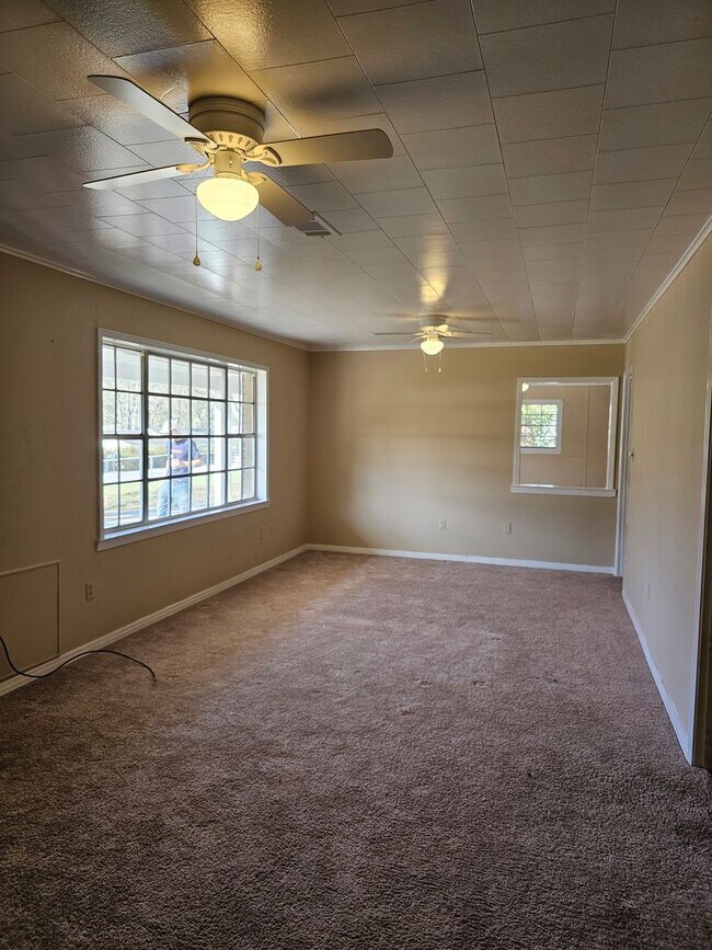 Building Photo - 8984 Westwood Dr