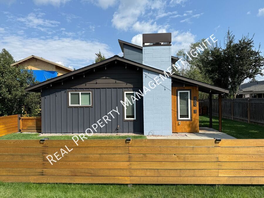 Foto principal - 830 NW 12th St