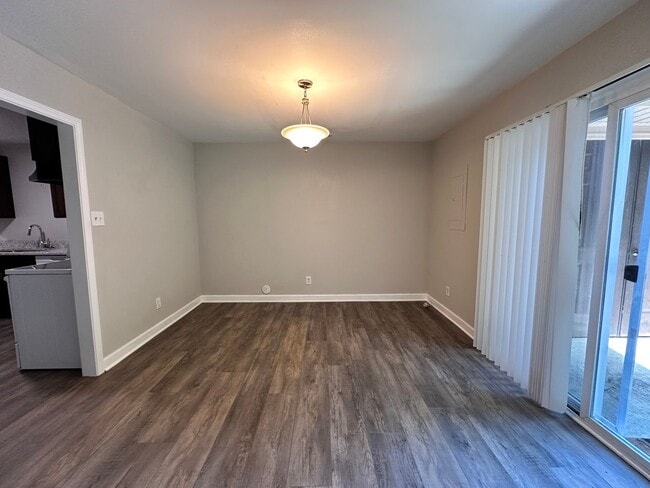 Building Photo - Exclusively Offered By Muse Realty Rentals...