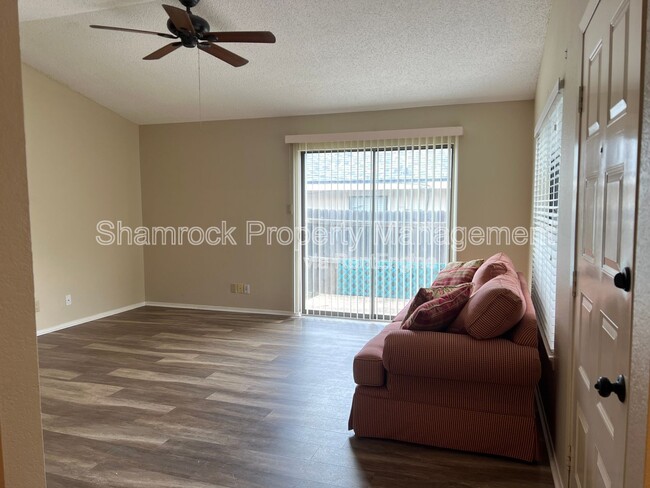 Building Photo - 1102 Chapel View Dr