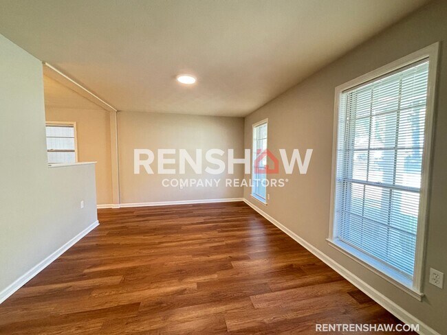 Foto del edificio - Upgraded 3 Bed / 2 Bath Property - Now Ava...