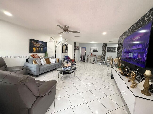 Foto del edificio - 8600 NW 57th Ct