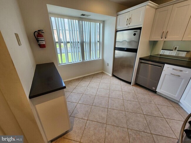 Foto del edificio - 57 Goodwin Dr