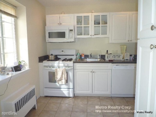 Building Photo - 1 br, 1 bath  - 60 Green St. 3
