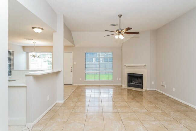 Foto del edificio - 14514 Lone Willow Ln