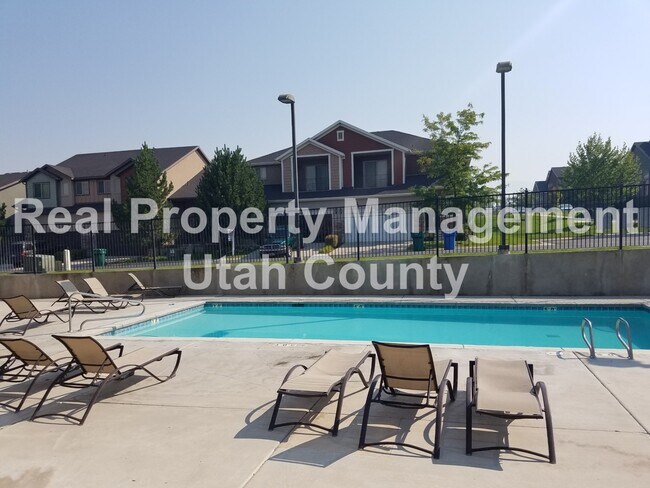 Foto del edificio - New Lower Price! Half Off First Months! La...
