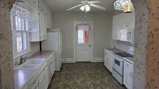 Building Photo - 2327 N 1500 Rd