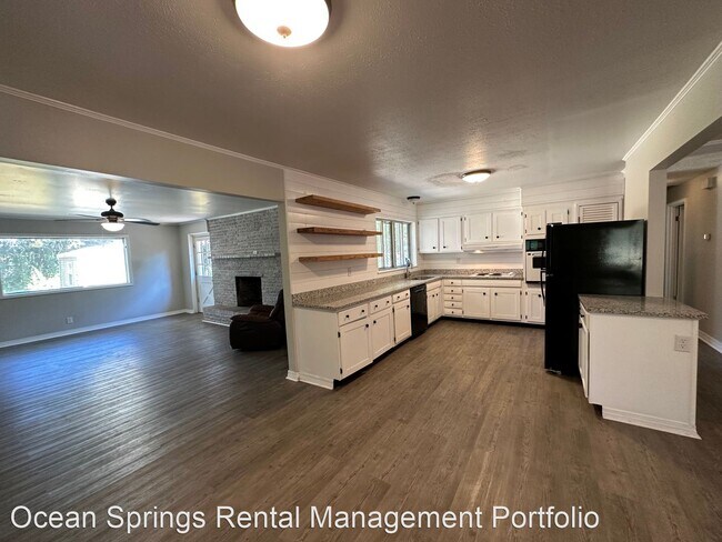 Foto del edificio - 4 br, 1.5 bath House - 2402 Woodmont Street