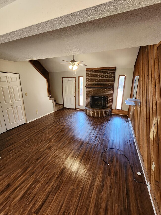 Building Photo - 3355 Idlewild Dr