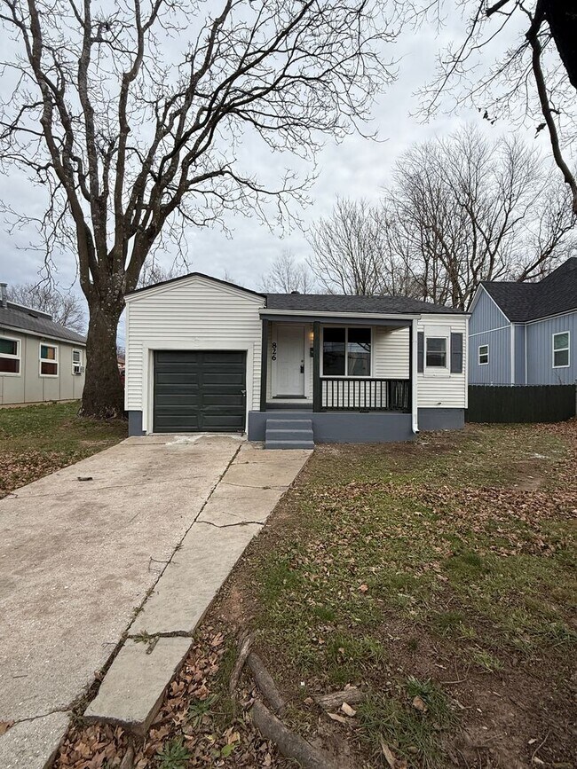 Building Photo - 3 bedroom/1 bath house