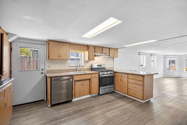 Building Photo - 531 Taylor Ave