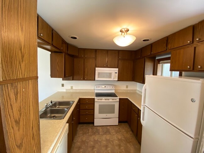 Building Photo - 901 Hartwell Dr