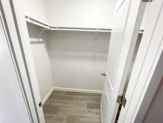 Foto del edificio - Studio, 1 bath 4plex - 2321-2327 Prospect ...