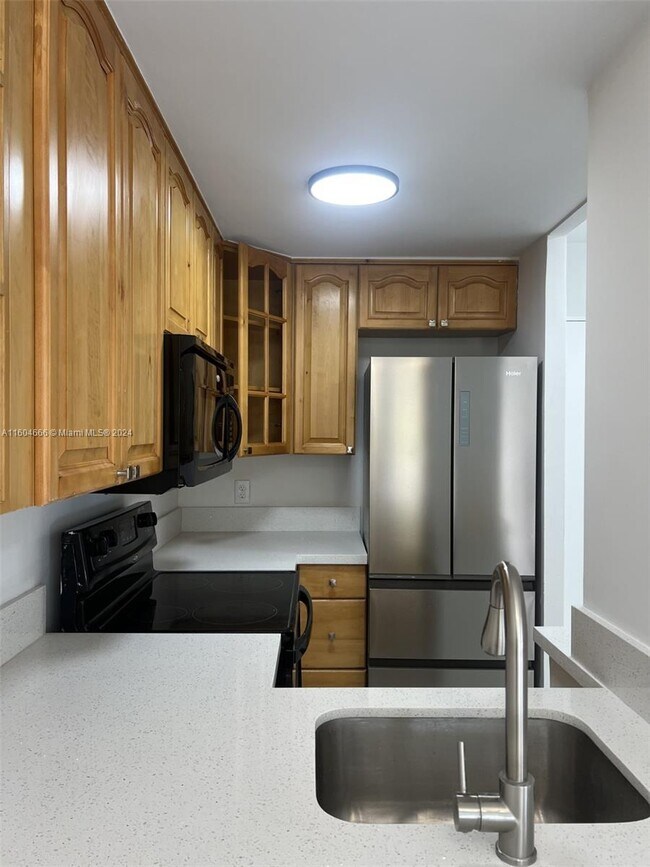 Foto del edificio - 7801 NE 4th Ct