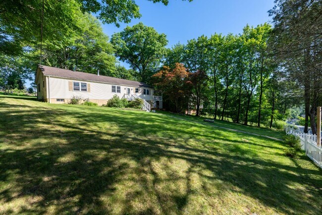 Foto del edificio - 468 Hillside Rd